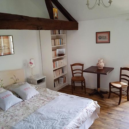 chambre dans Prieuré de caractère XVIII siècle Planioles Extérieur photo